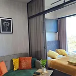 J&m Global Premium 21st Floor Skyline Apartman *