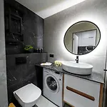J&m Global Premium 21st Floor Skyline Apartman